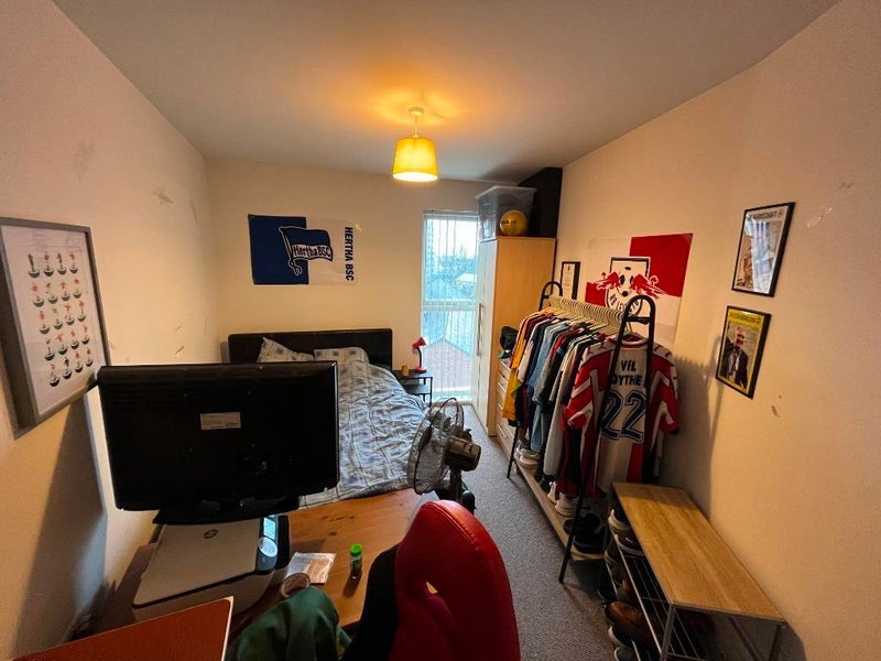 Room Stillwater Drive in Manchester