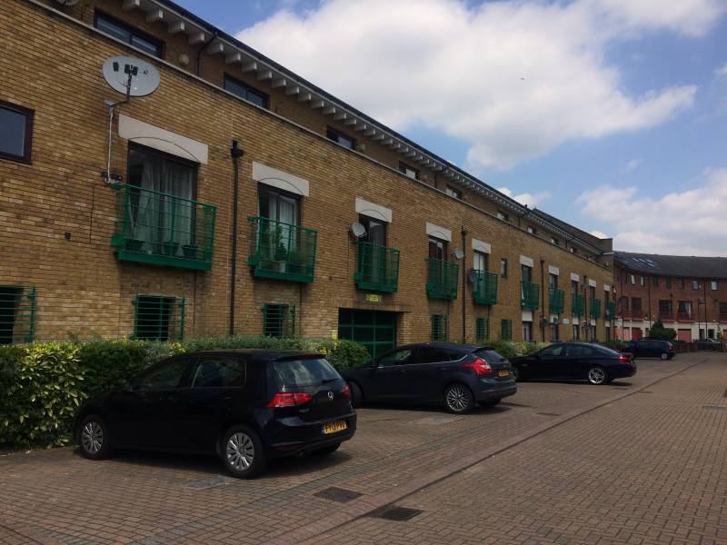 Room Plover Way in Greater London