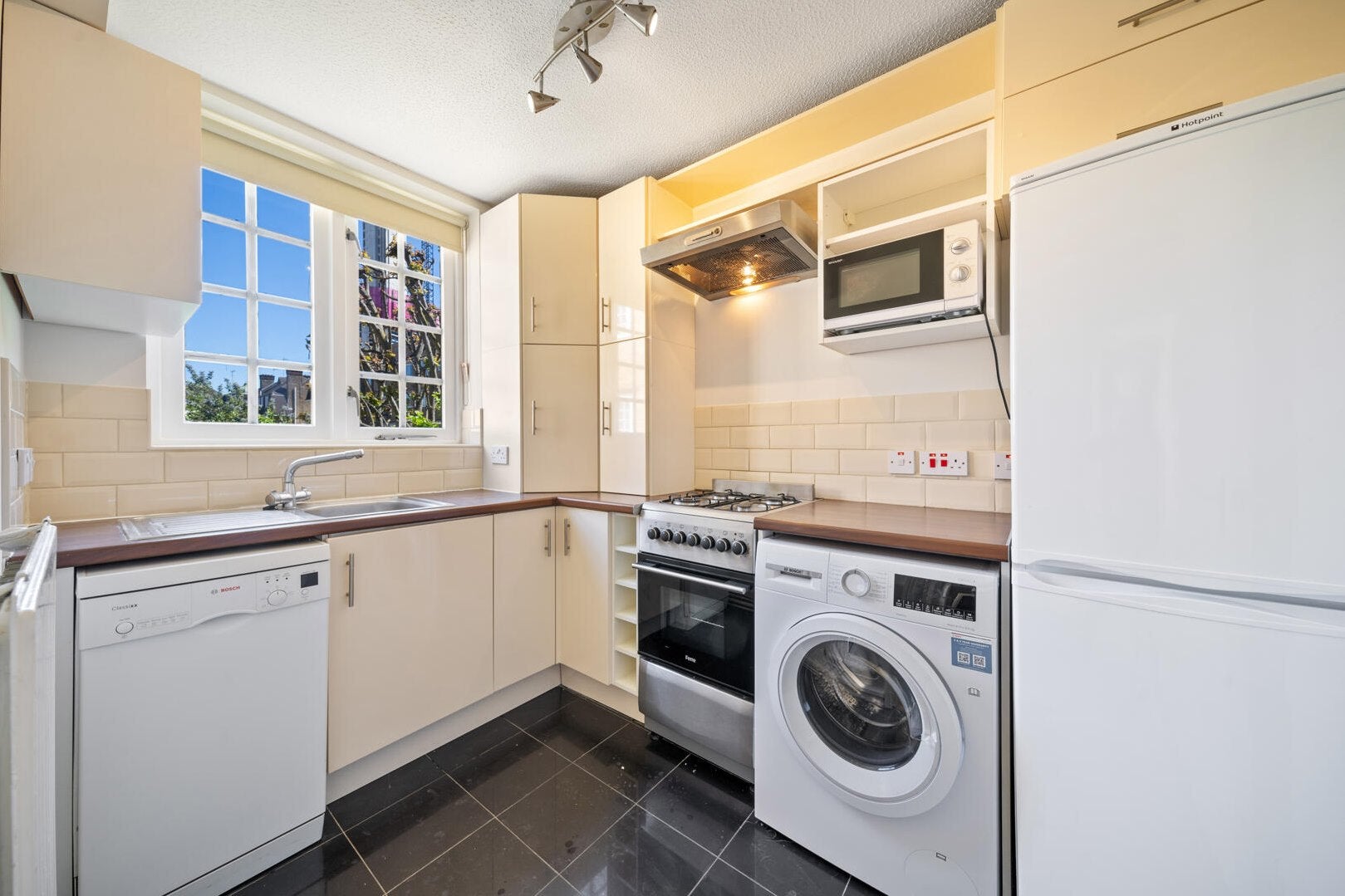 Flat Frogmore in Greater London