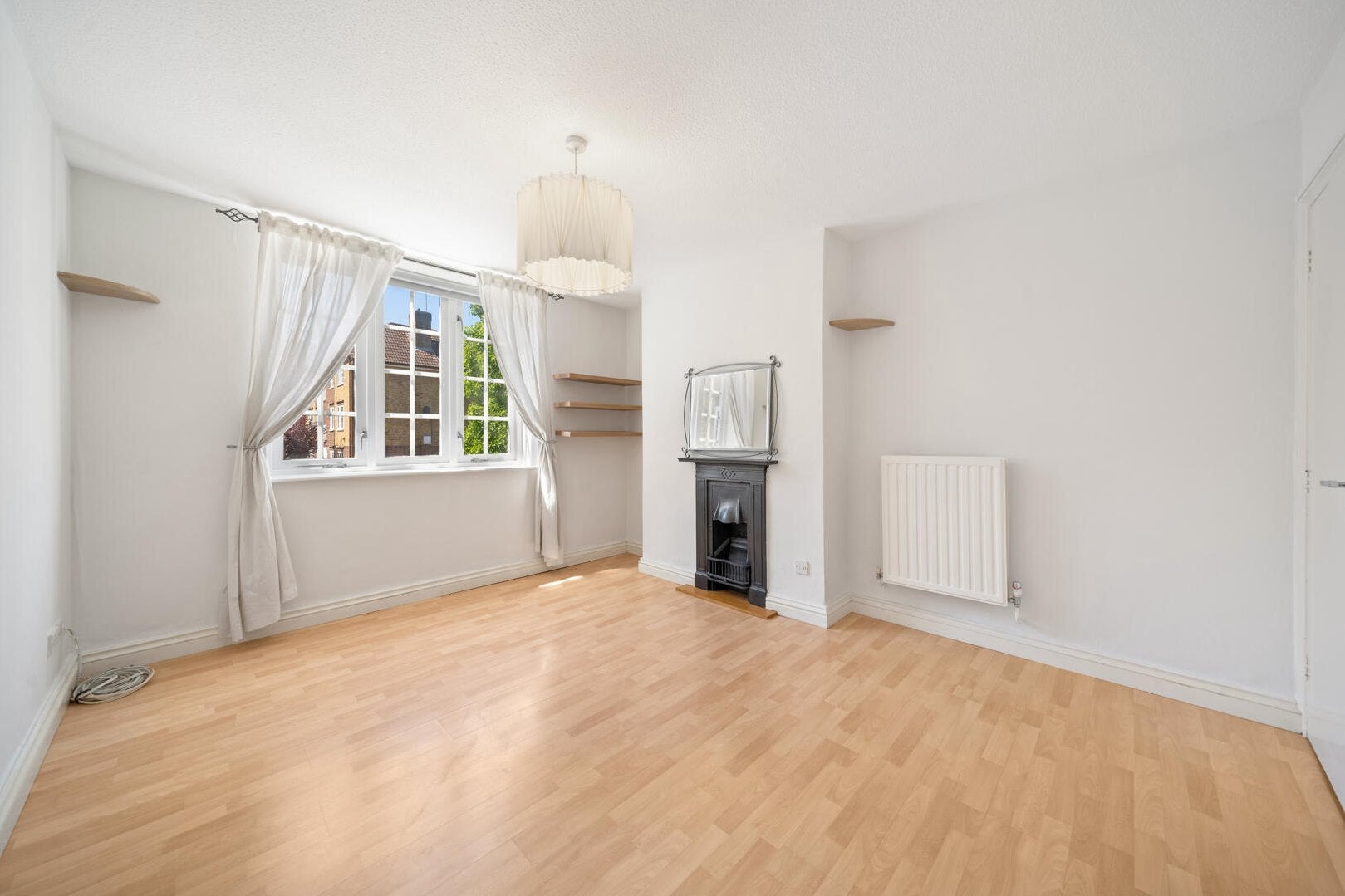 Flat Frogmore in Greater London