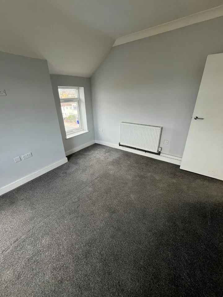 Flat Barton Hill Drive in Borough of Swale