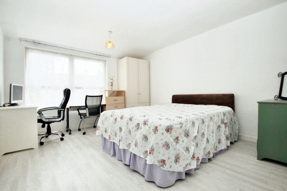 Flat Ivanhoe Close in Greater London