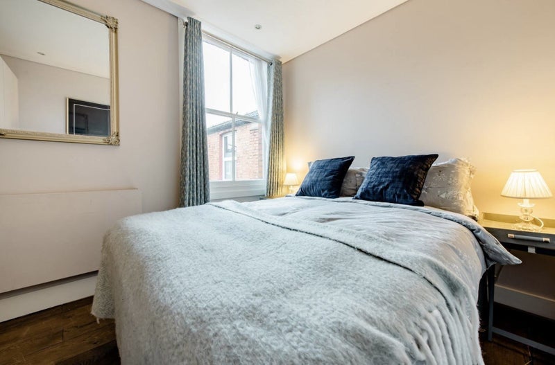 Room Latimer Road in Greater London