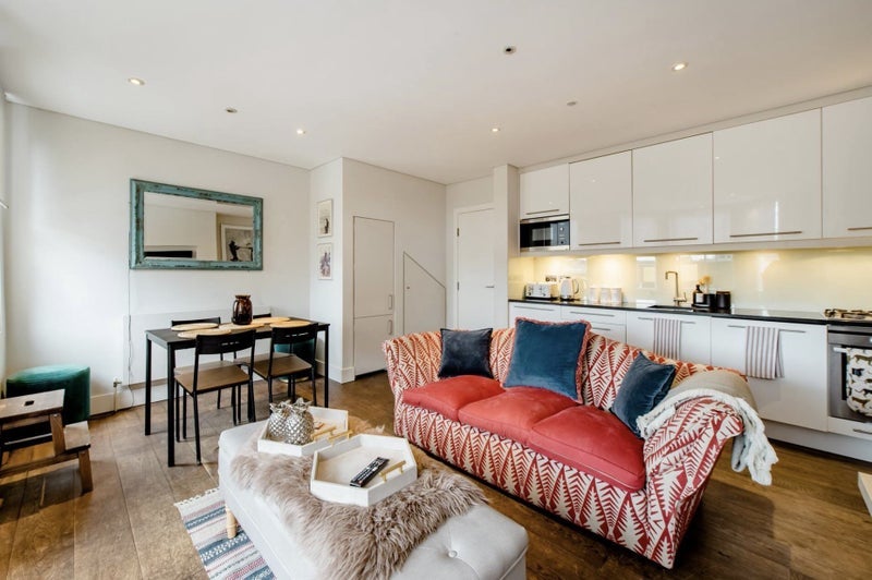 Room Latimer Road in Greater London
