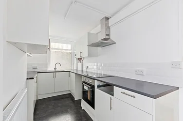 Flat Arterberry Road in Greater London
