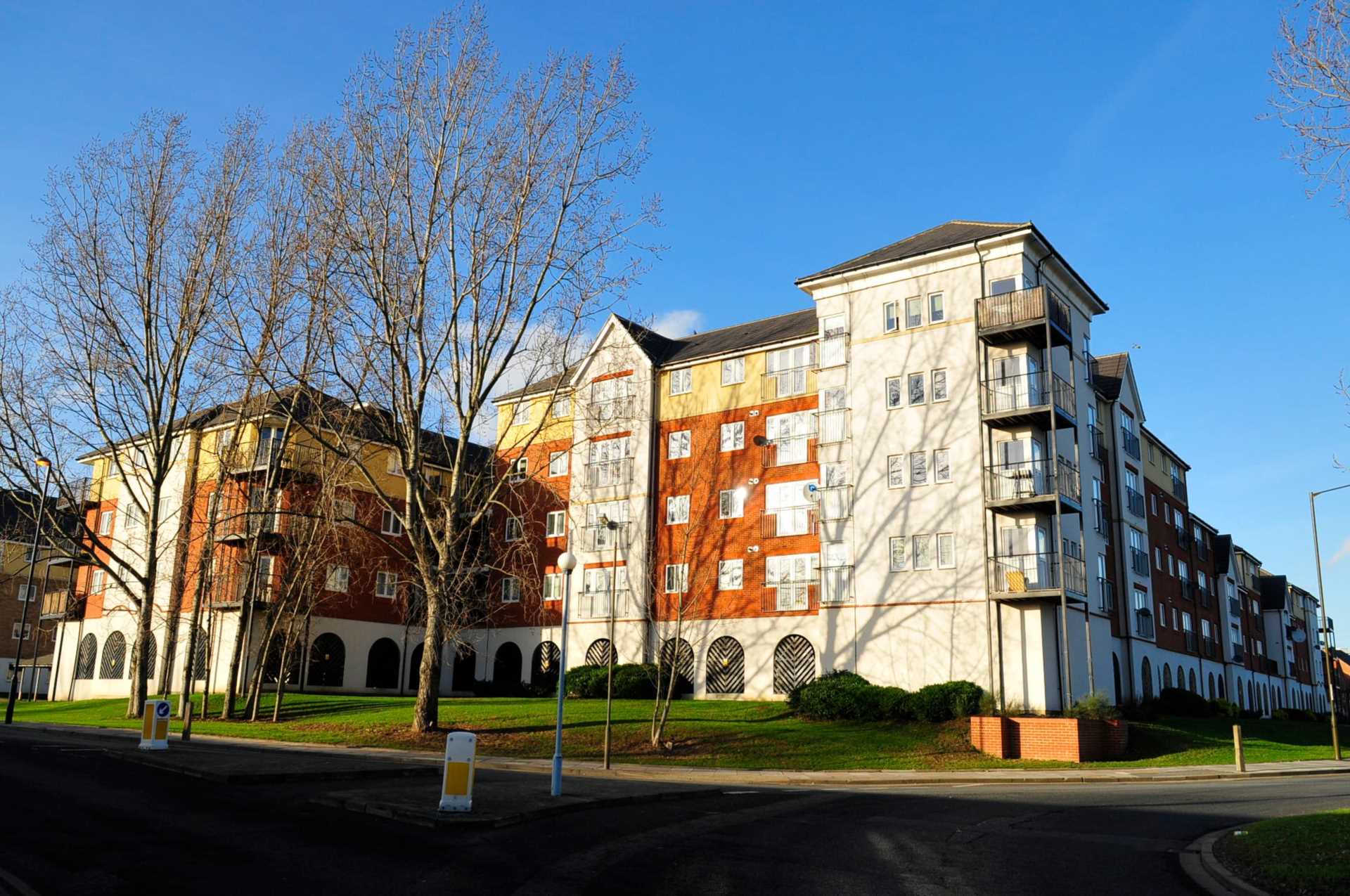 Flat Pettacre Close in Greater London