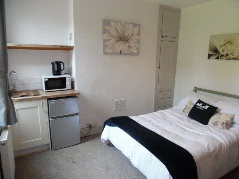 Room Colwyn Road in Northampton