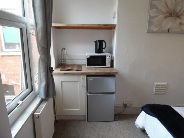Room Colwyn Road in Northampton