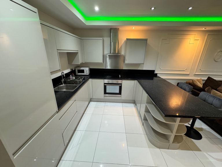 Flat Atherton Road in Greater London