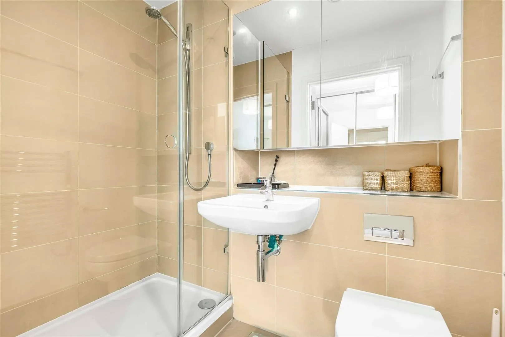Flat Roehampton Lane in Greater London