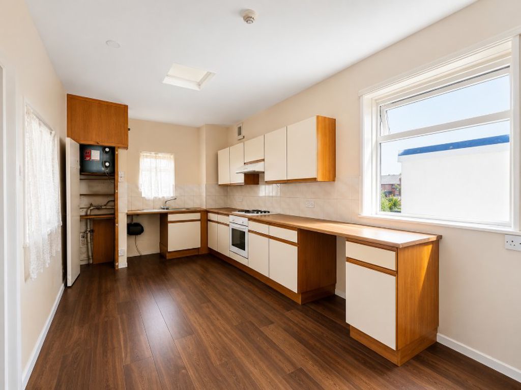 Flat Albert Street in Gosport