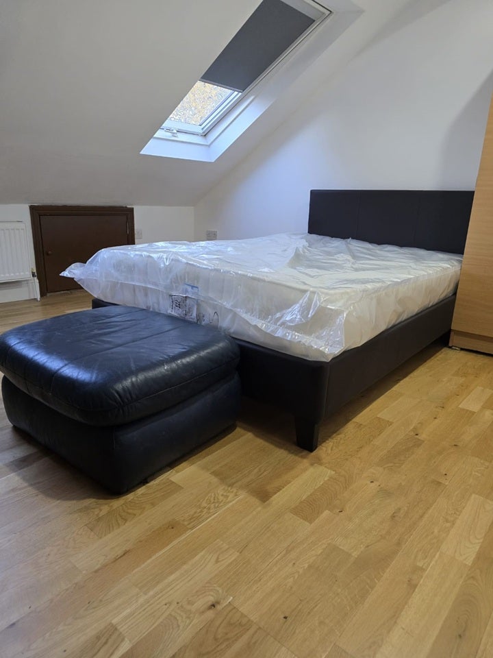 Room Barking Road in Greater London