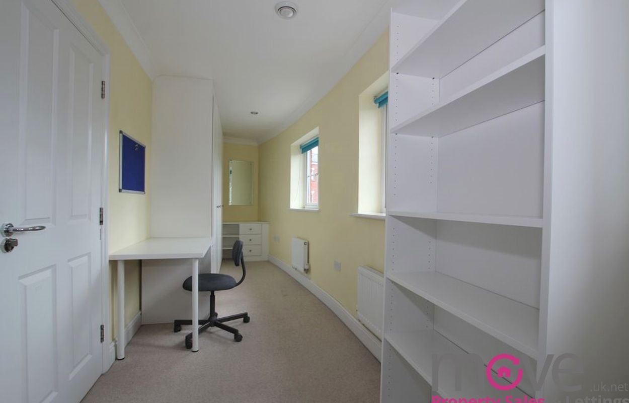 Room Brookbank Close in Cheltenham