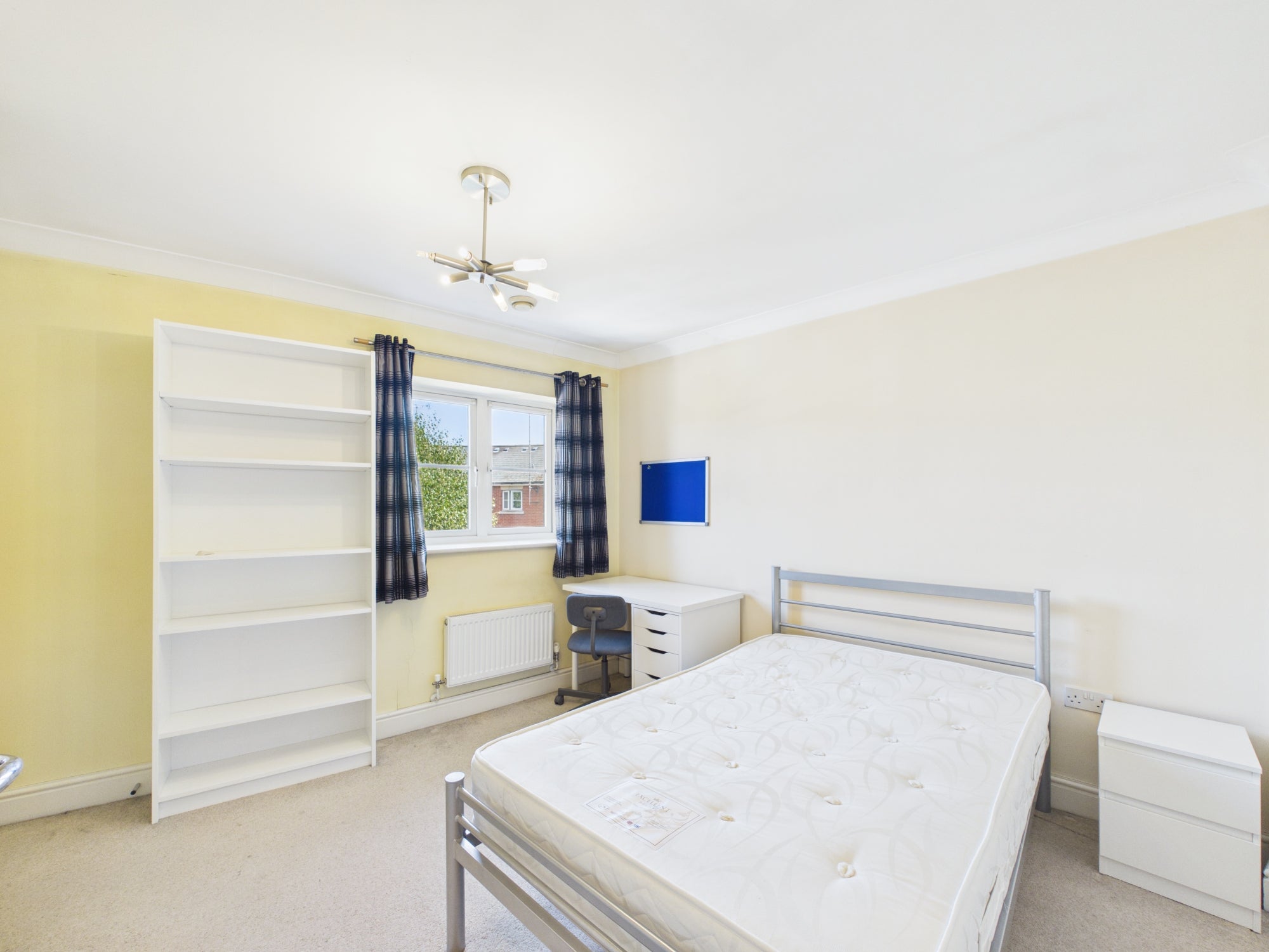 Room Brookbank Close in Cheltenham