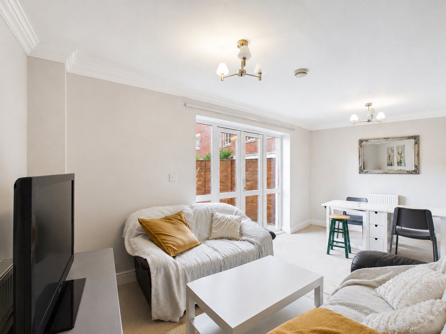Room Brookbank Close in Cheltenham
