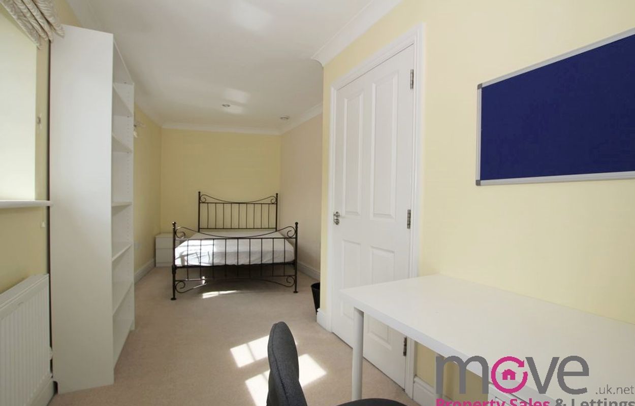 Room Brookbank Close in Cheltenham