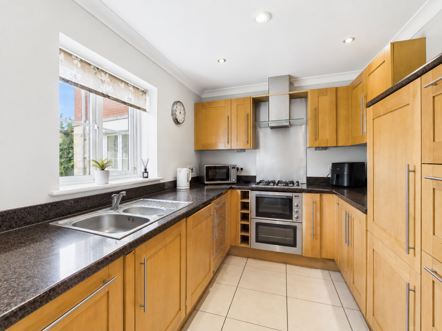 Room Brookbank Close in Cheltenham