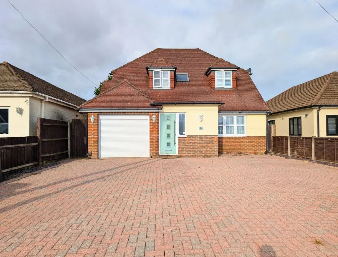 House Tunbury Avenue in Chatham