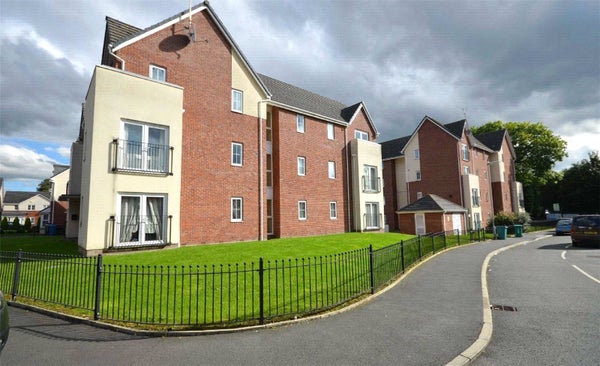 Flat Brandforth Road in Manchester