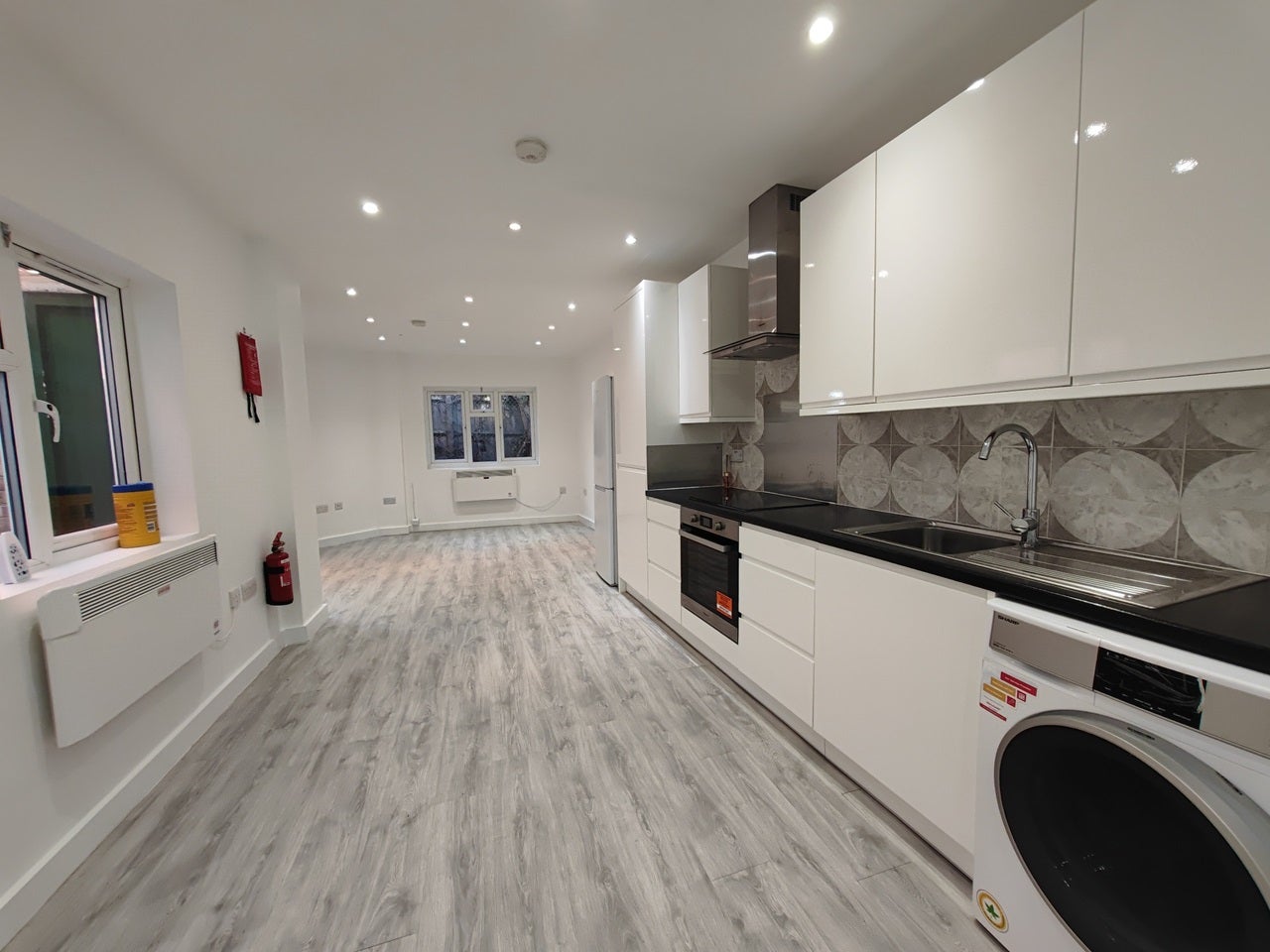 Flat Central Road in Greater London