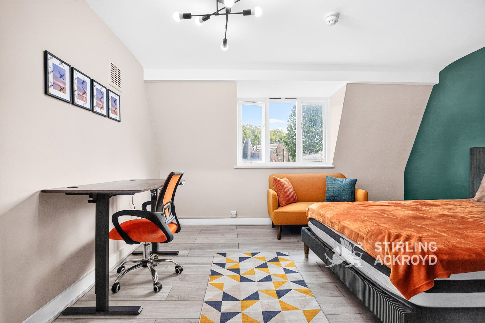 Flat Crowndale Road in Greater London