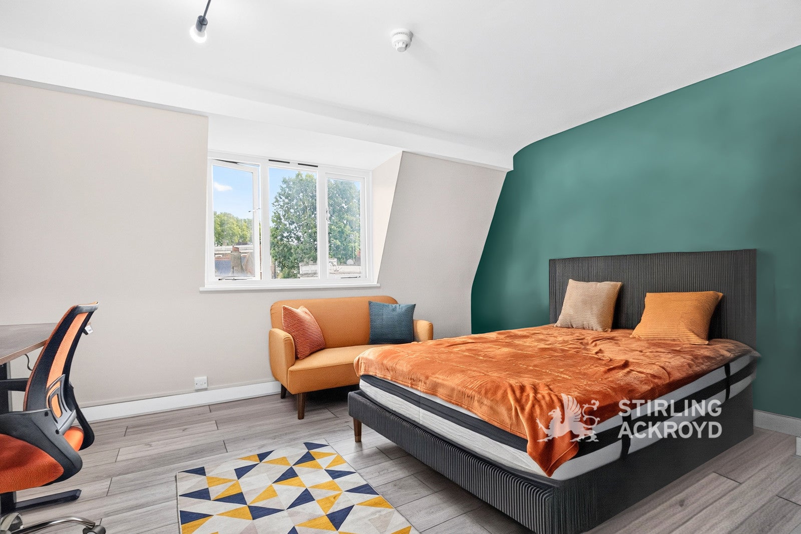 Flat Crowndale Road in Greater London