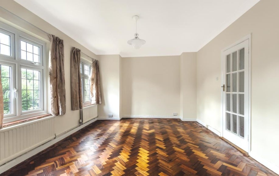 Flat Wolsey Road in Three Rivers