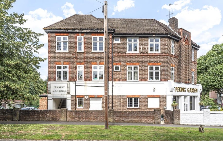 Flat Wolsey Road in Three Rivers