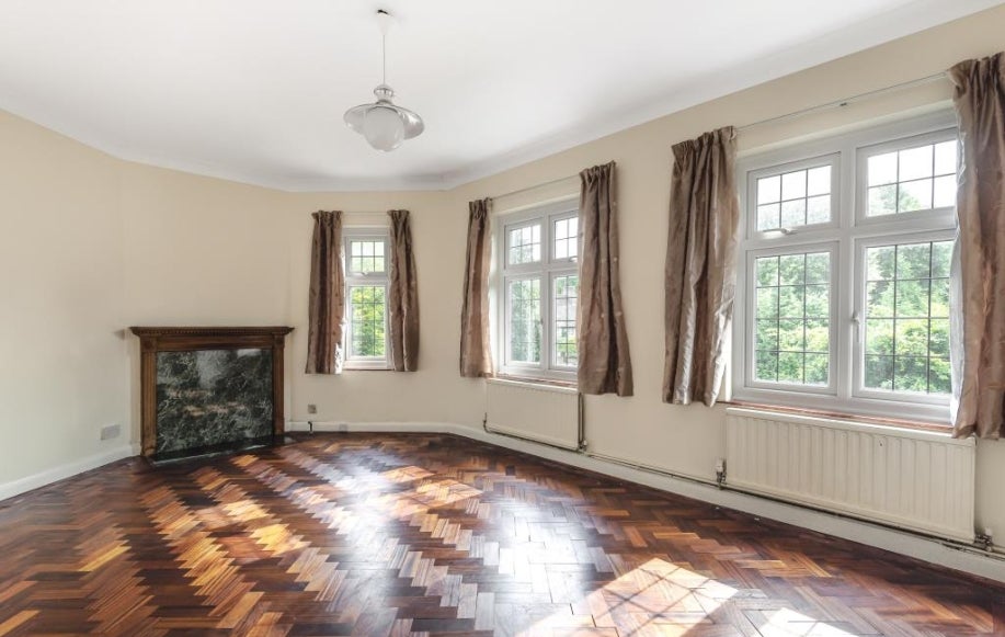 Flat Wolsey Road in Three Rivers