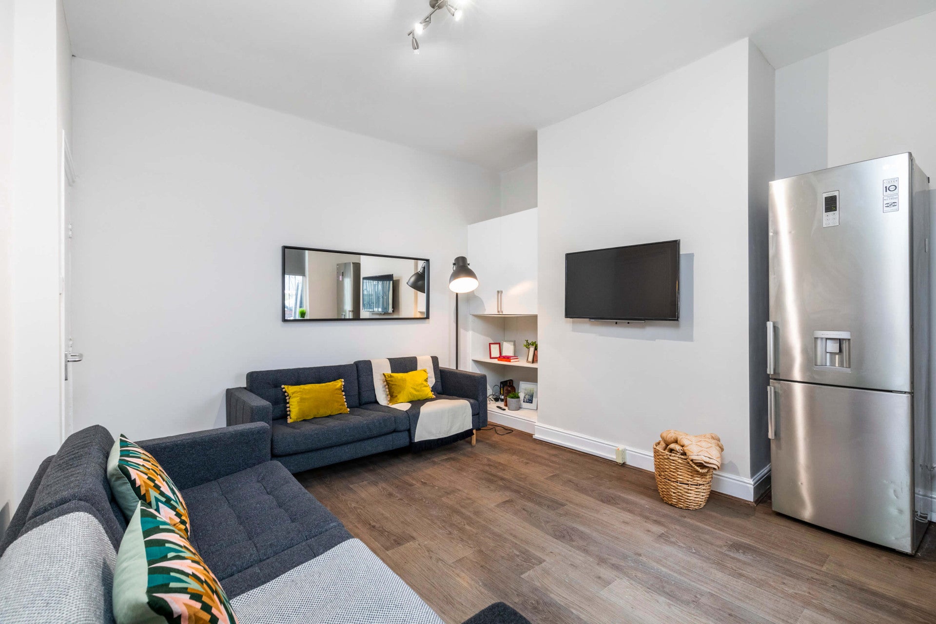 Room Kendal Lane in Leeds