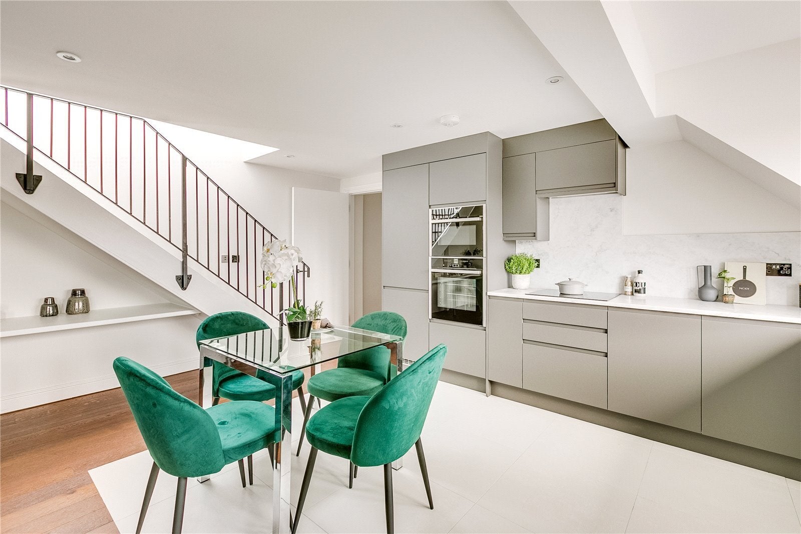 Flat Beechcroft Avenue in Greater London