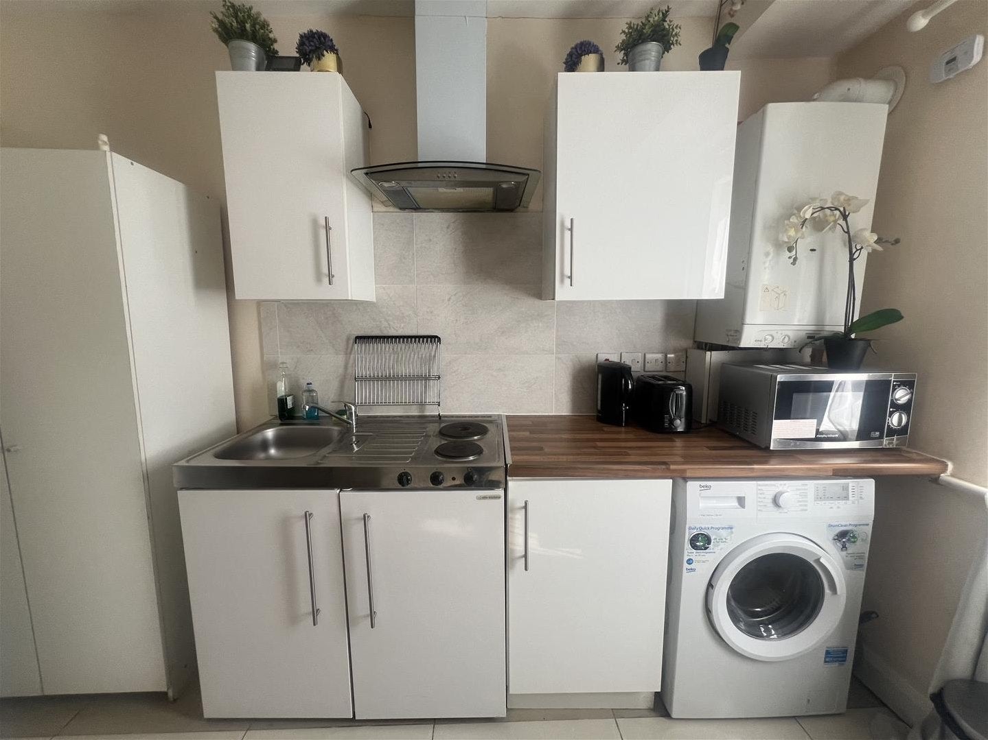 Flat Oaklands Road in Greater London