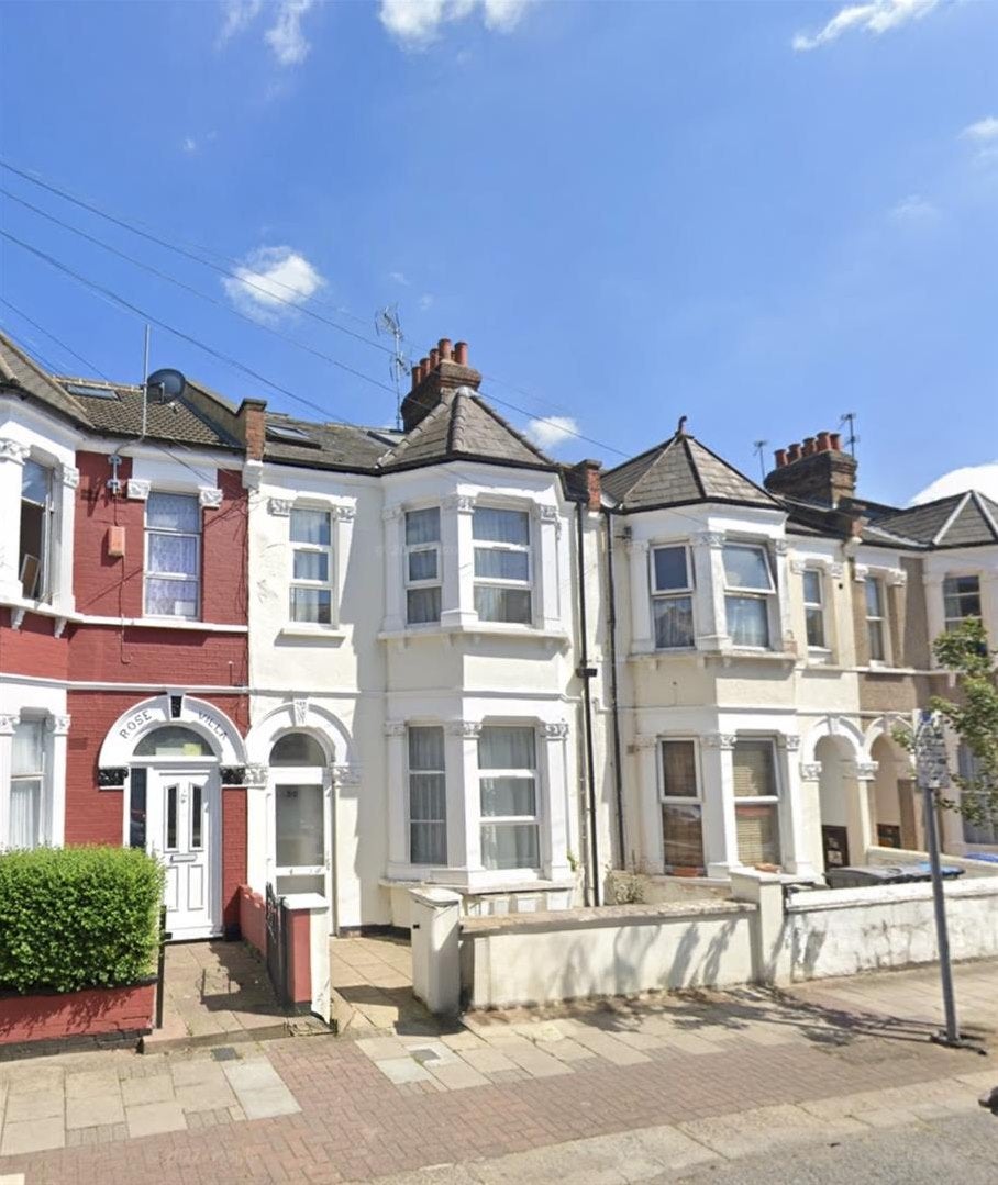 Flat Oaklands Road in Greater London