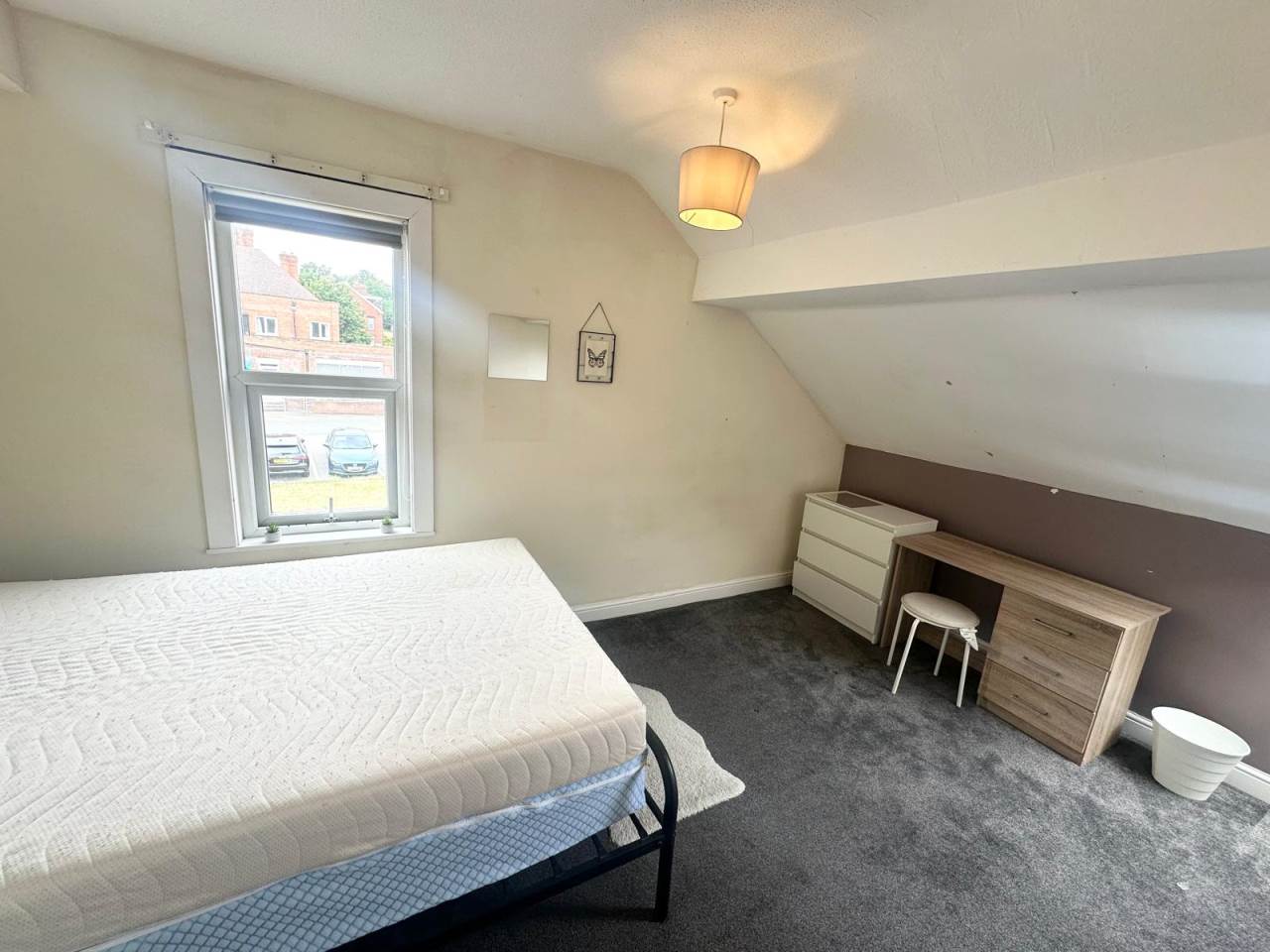 Room Haddon Avenue in Leeds
