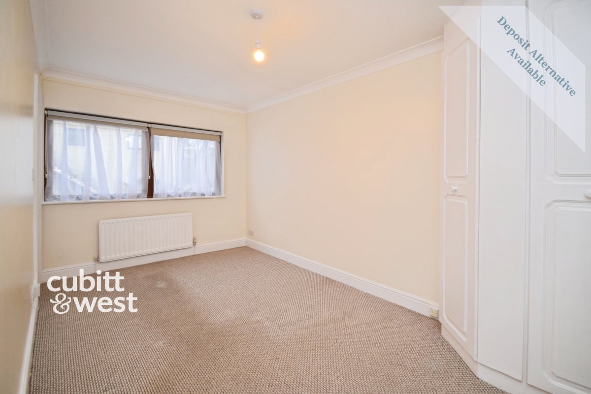Flat Wheatcroft Court in Greater London