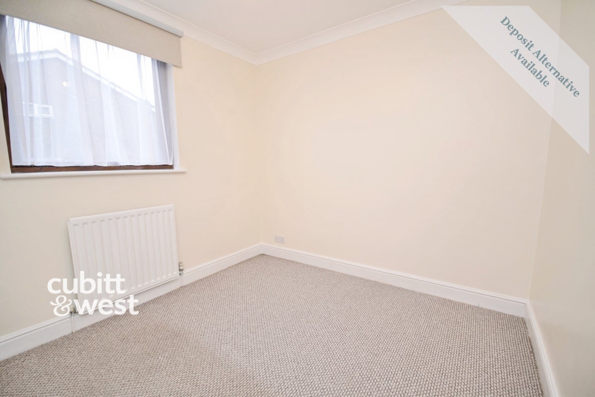 Flat Wheatcroft Court in Greater London