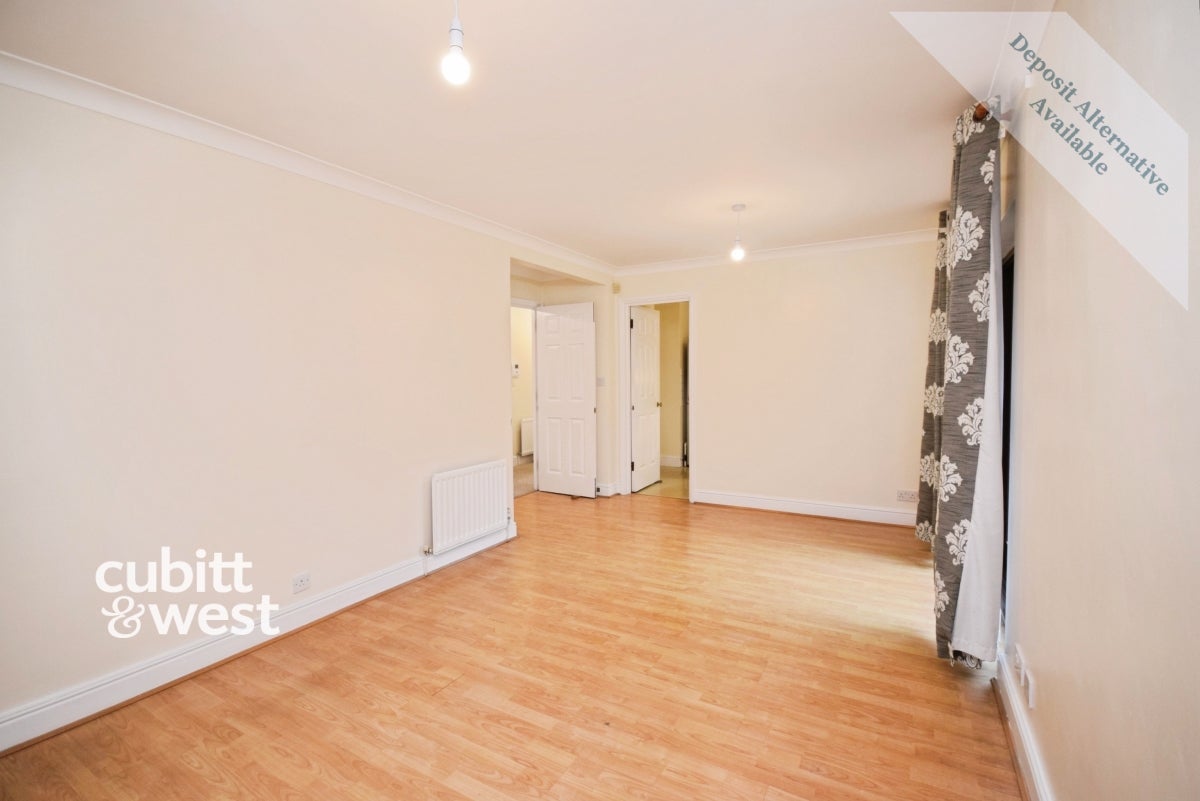 Flat Wheatcroft Court in Greater London