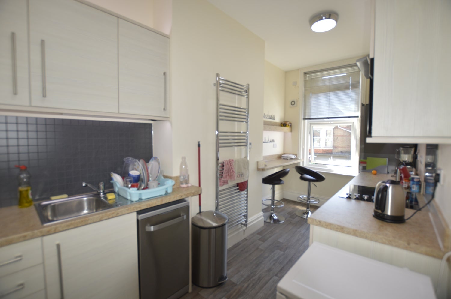 Room Ashley Road in Poole