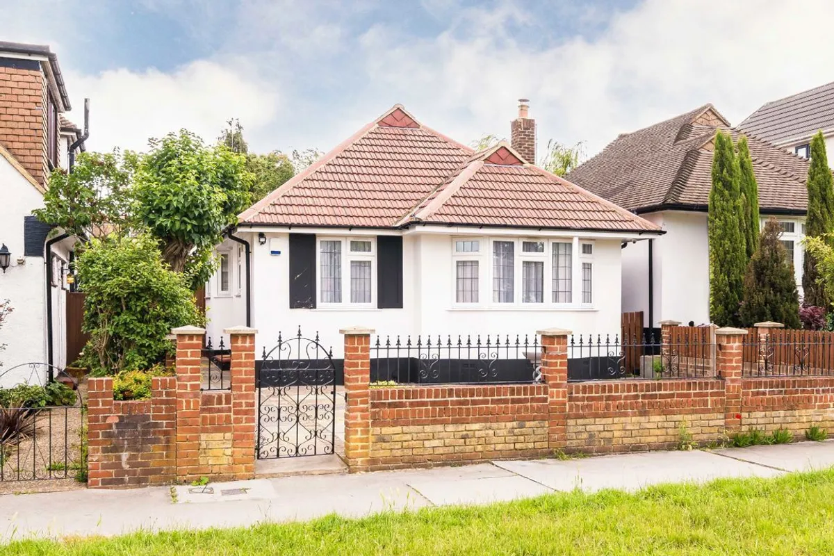 House Waddington Way in Greater London