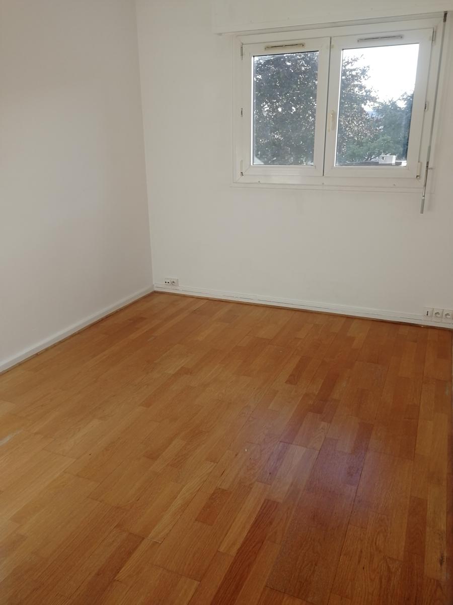 Flat Rue Antoine de Saint-Exupéry in Le Kremlin-Bicêtre