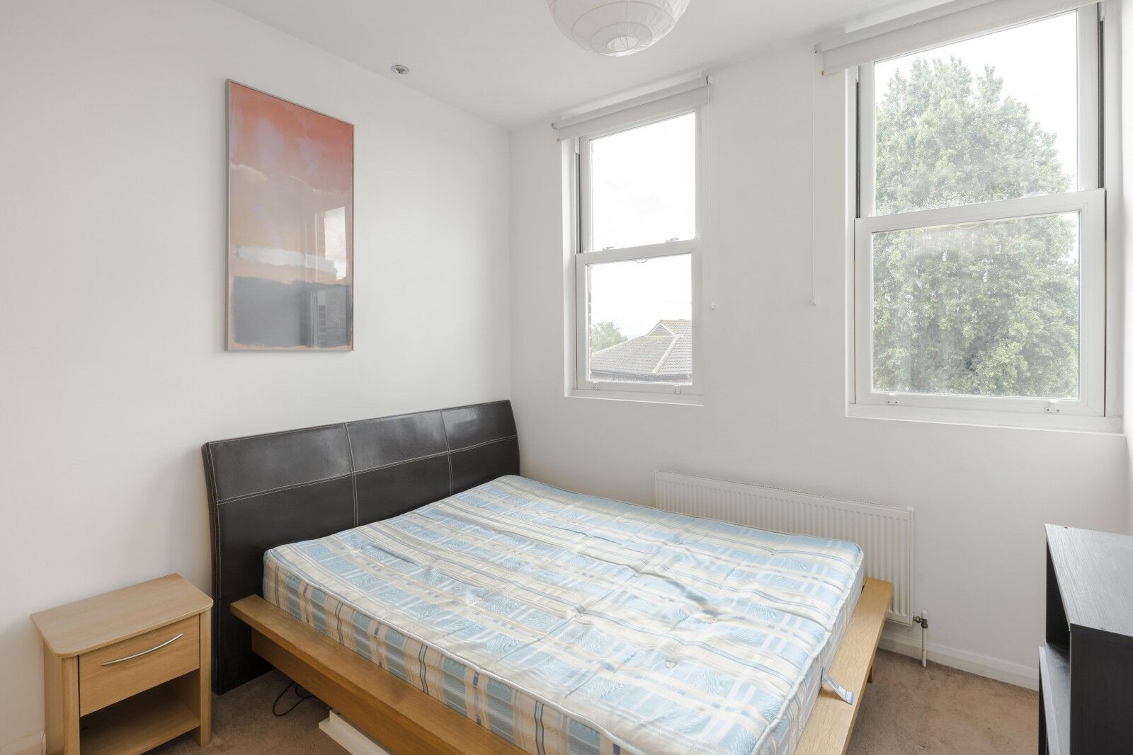 Flat Leopold Road in Greater London