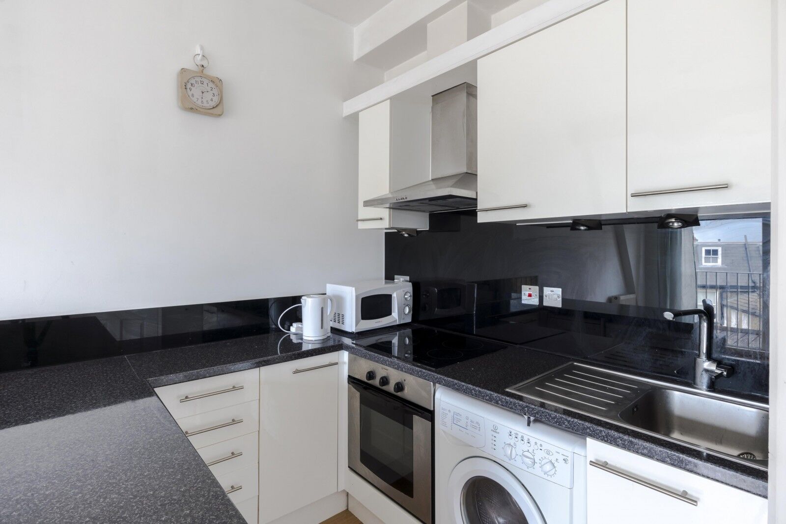Flat Leopold Road in Greater London