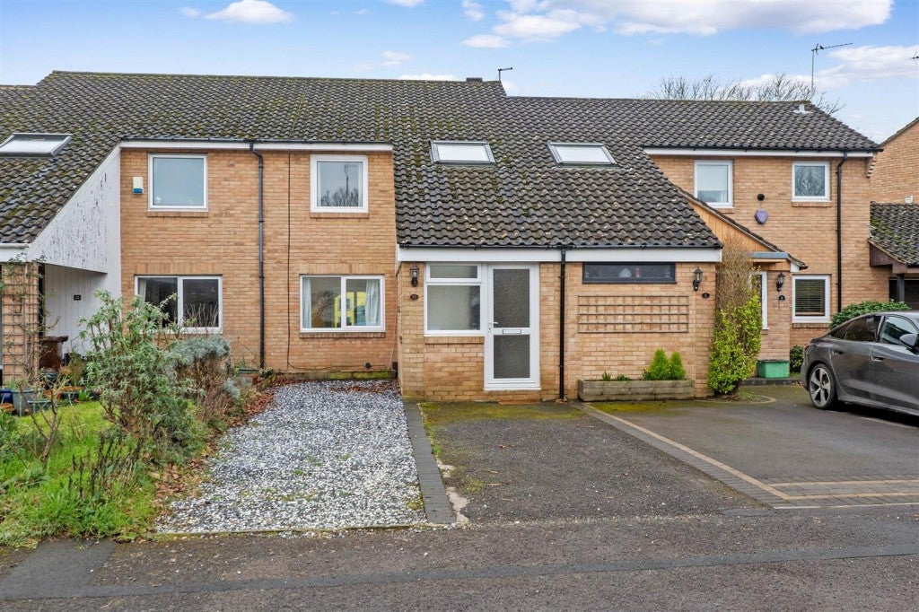 House King Arthur Close in Cheltenham