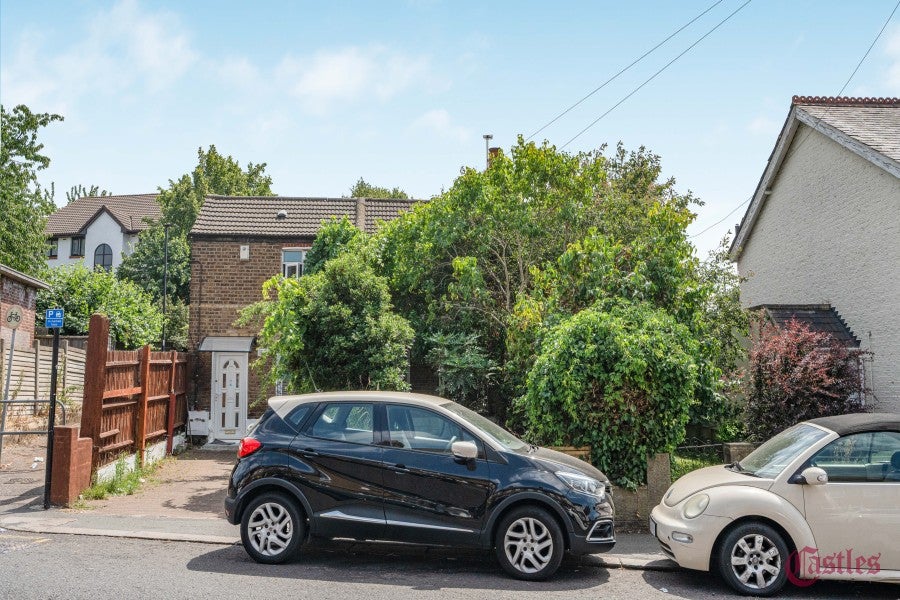 House Wolves Lane in Greater London