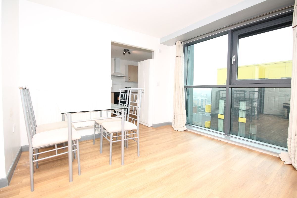 Flat Millharbour in Greater London