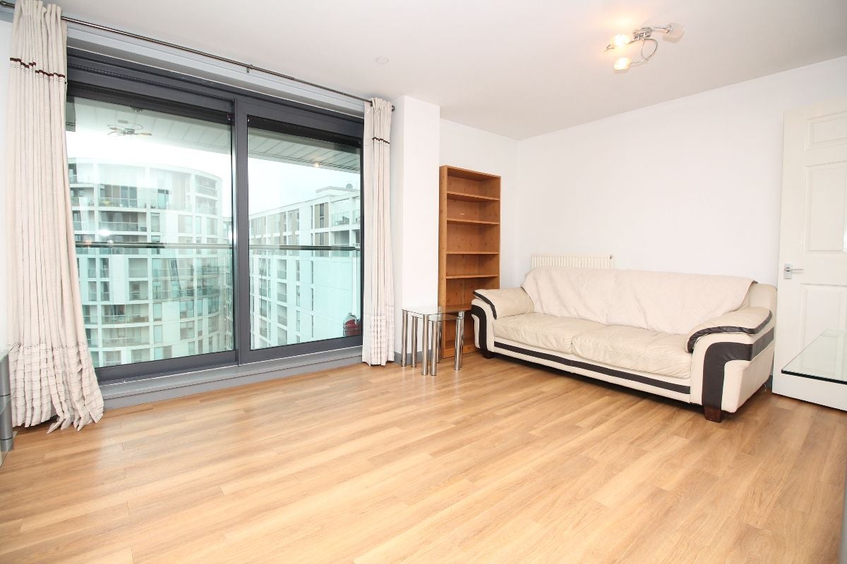 Flat Millharbour in Greater London