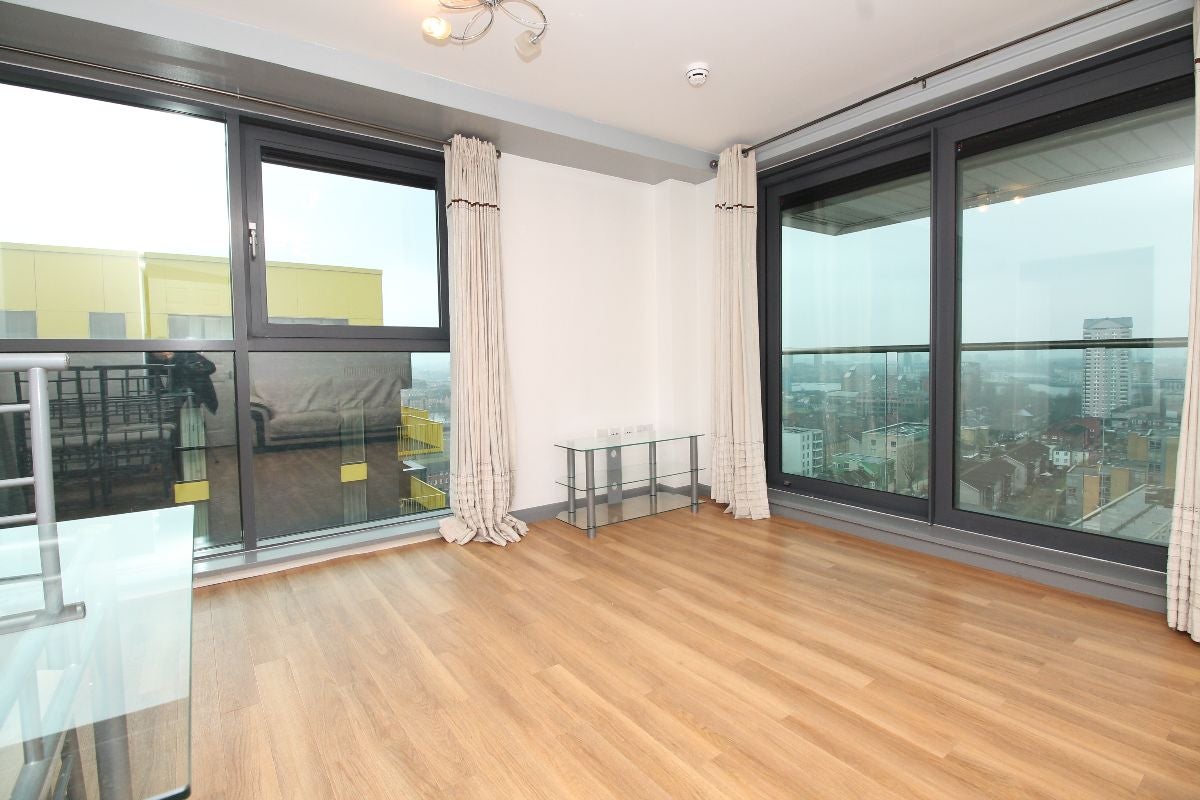 Flat Millharbour in Greater London