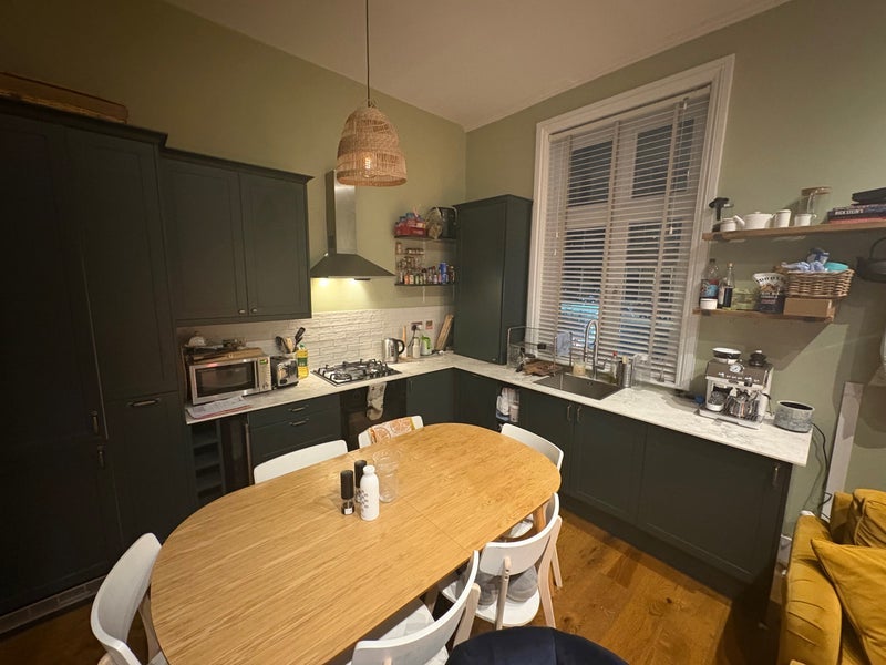 Room Harrow Road in City of Westminster