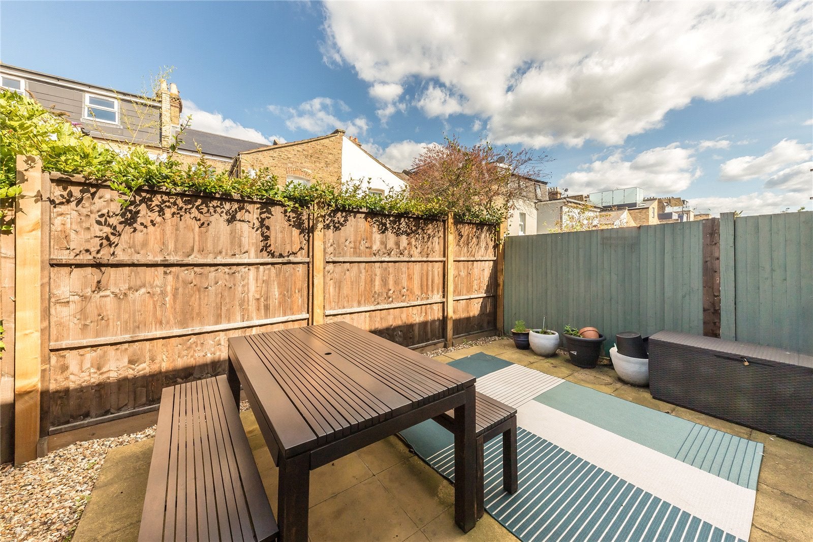House Garratt Terrace in Greater London