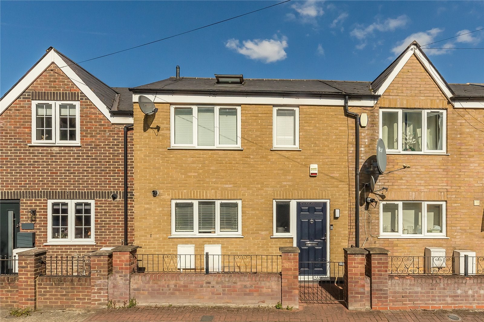 House Garratt Terrace in Greater London